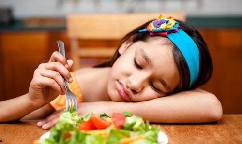 小公主吃瓜吃得好香,小公主的甜蜜瓜香时光